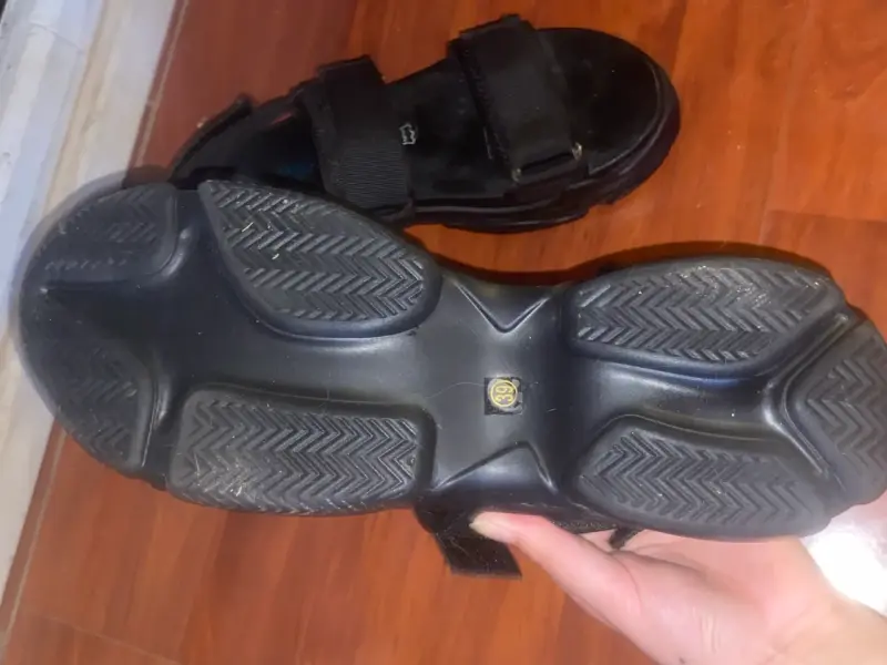 Sandalias / Chalas negras con plataforma - 5