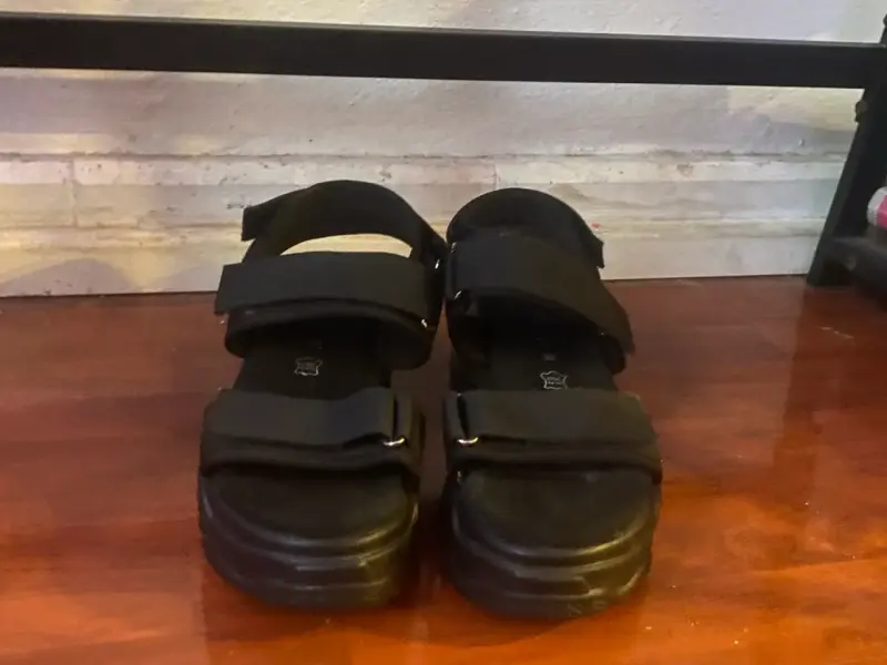 Sandalias / Chalas negras con plataforma - 6