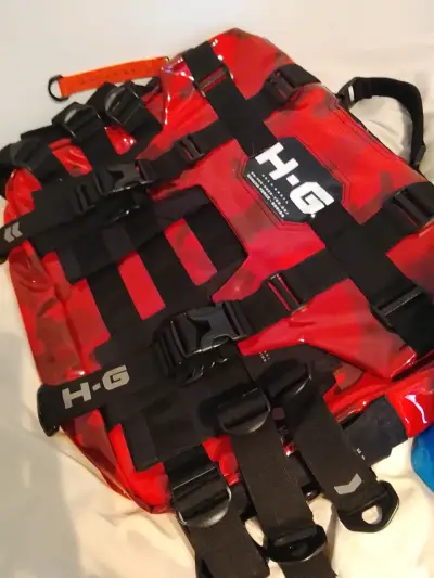 Mochila impermeable roja H-G con correas ajustables - miniatura 1