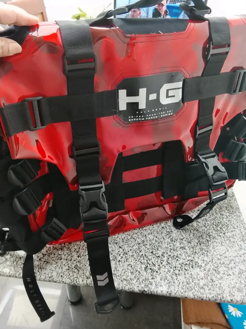Mochila impermeable roja H-G con correas ajustables - 2