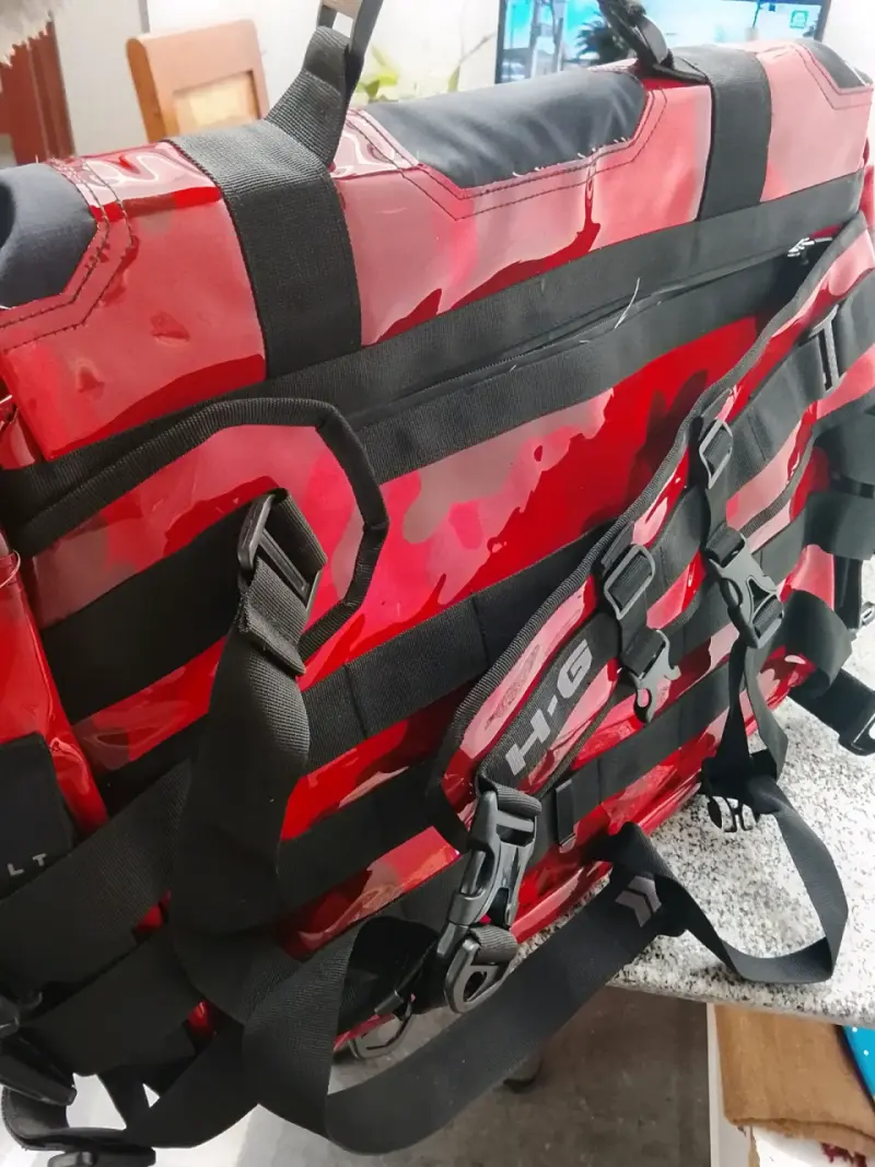 Mochila impermeable roja H-G con correas ajustables - 3