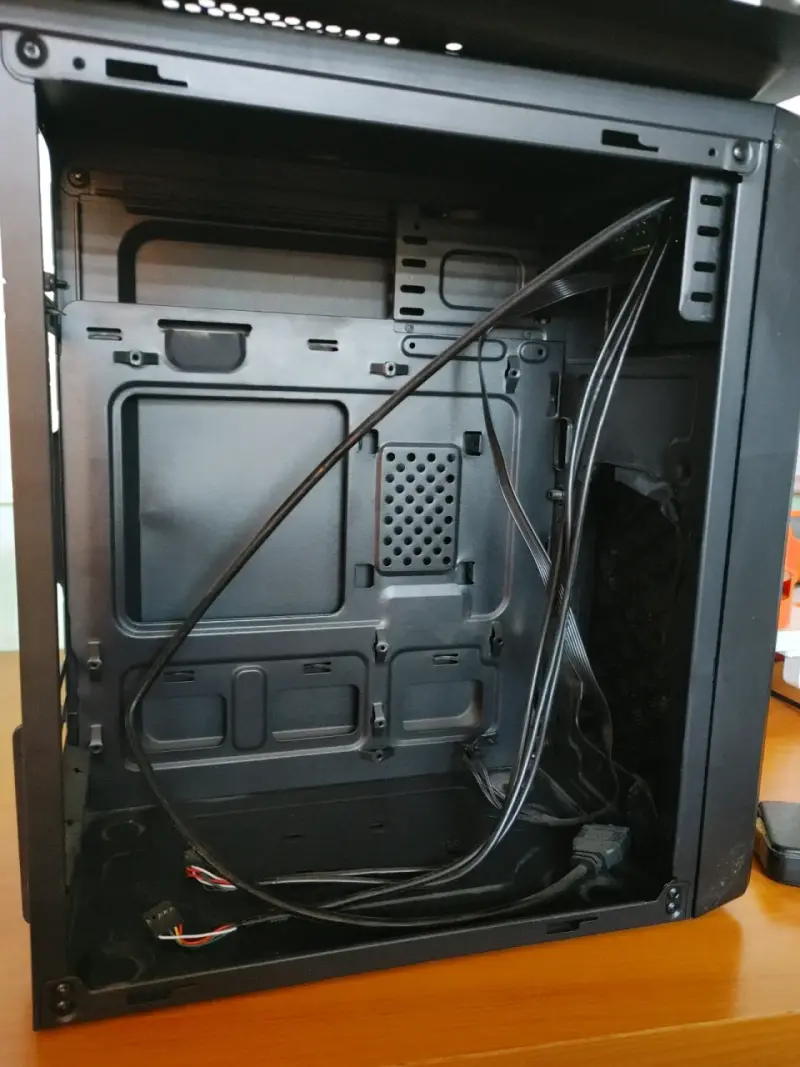Gabinete Kronos Micro-ATX (Mod para GPU larga) - 5