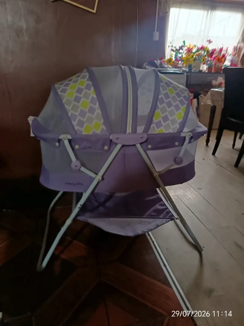 Cuna mecedora portátil Dream On Me morada - 1