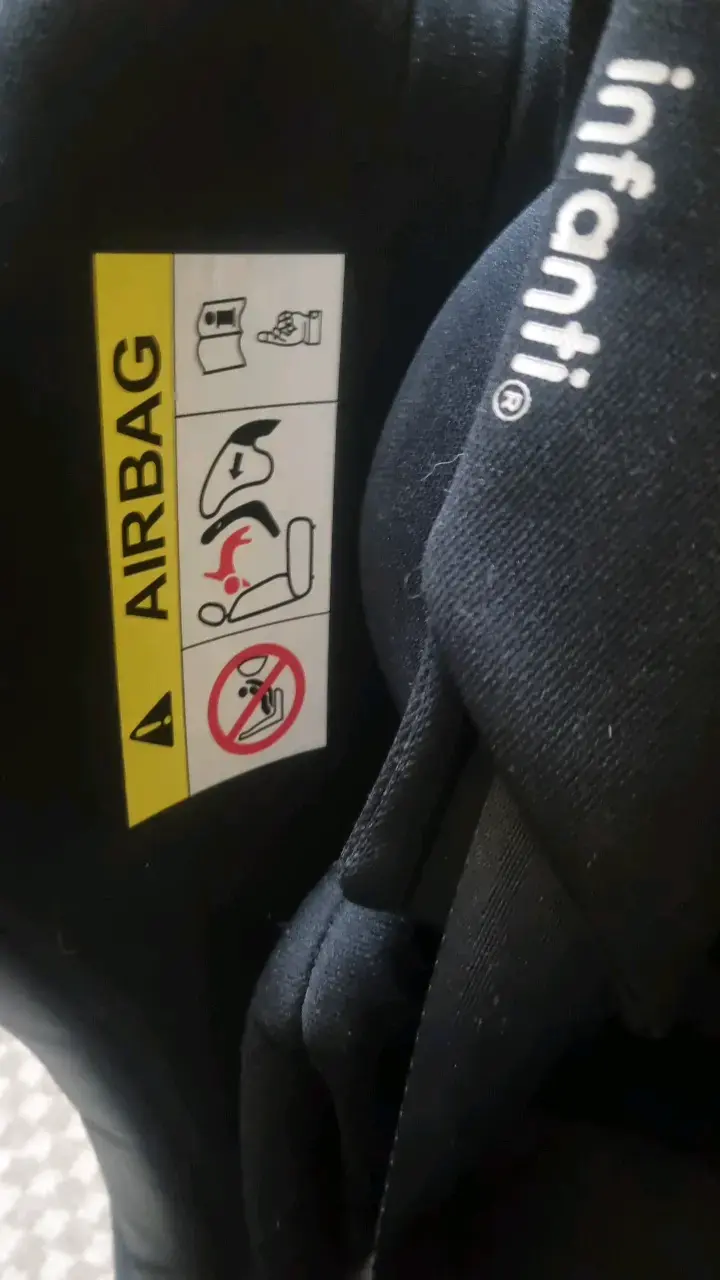 Silla de Auto Infanti One Isofix Negra - 2