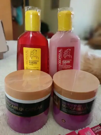 Set de cuidado capilar y labiales variados - miniatura 1