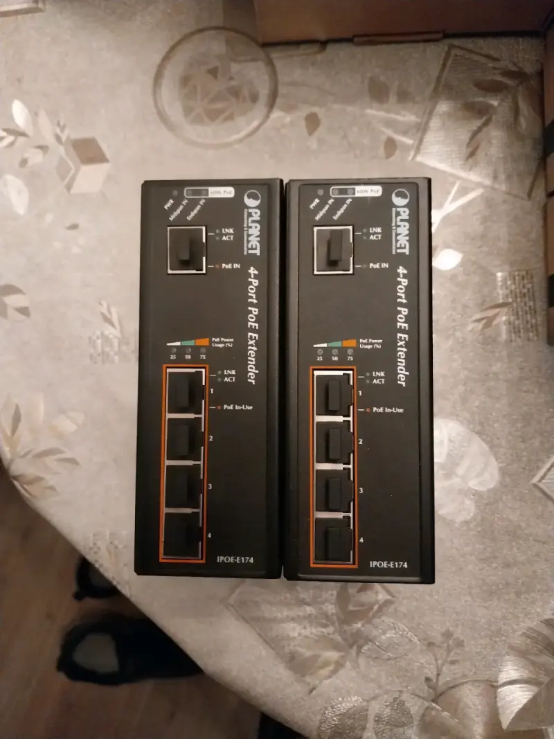 Extensor PoE de 4 Puertos Planet IPOE-E174