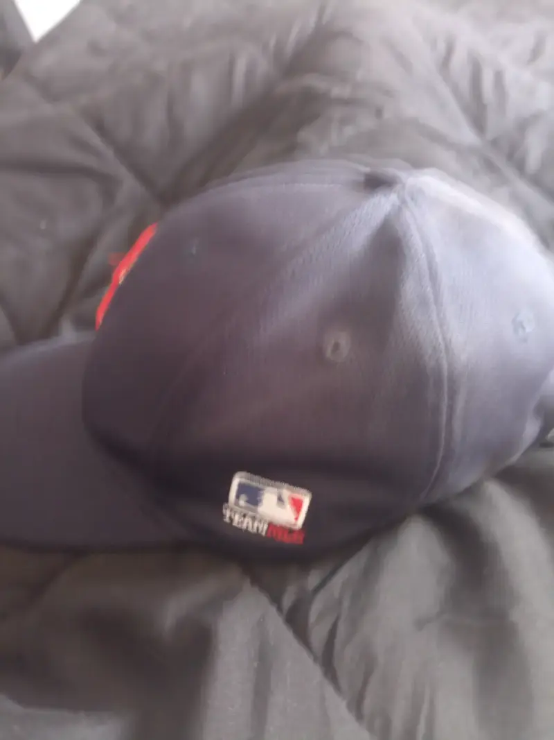 Gorra azul con logo bordado - 2