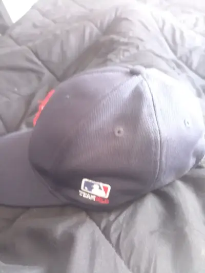 Gorra azul con logo bordado - miniatura 3