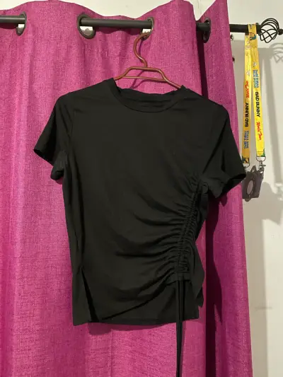 Polera negra con cierre y cuello polo Z&H - miniatura 6