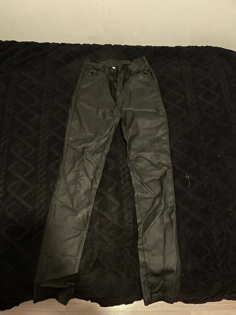 Pantalones de cuero sintético negro para mujer