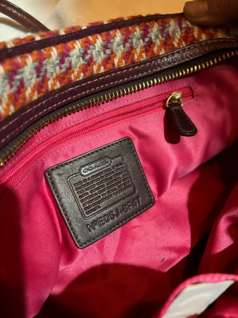 Bolso de mano Coach tejido multicolor con flor - 4