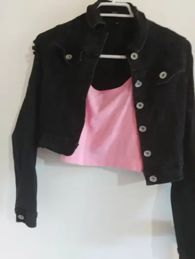 Chaqueta de mezclilla negra para mujer - miniatura 1