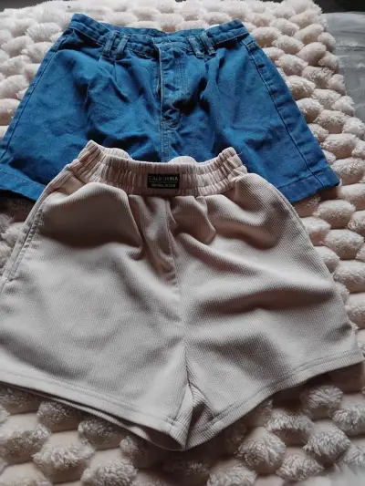 Chaqueta de mezclilla negra para mujer - miniatura 4
