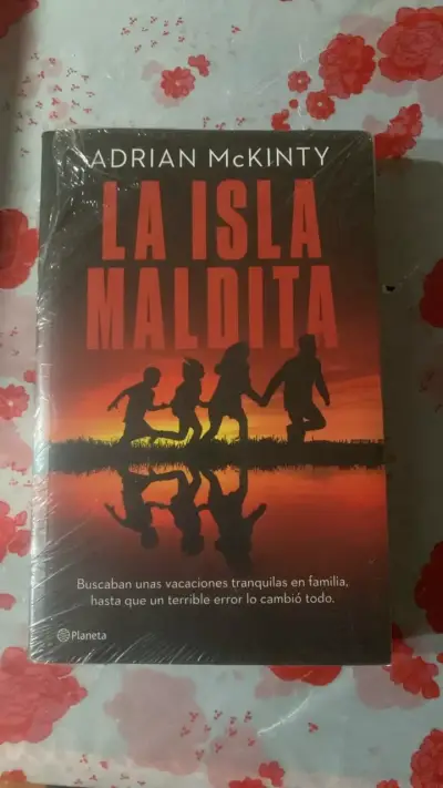 Libro 'La Isla Maldita' de Adrian McKinty - miniatura 1