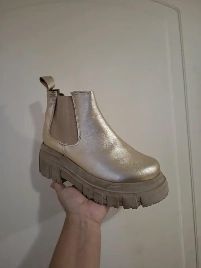 Botin cuero dorados con plataforma talla 35