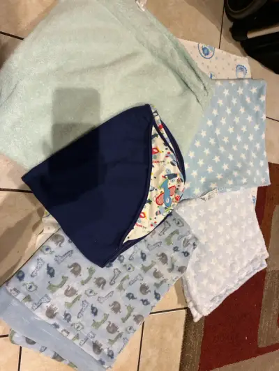 Set de mantas para bebé con diseños variados - miniatura 1