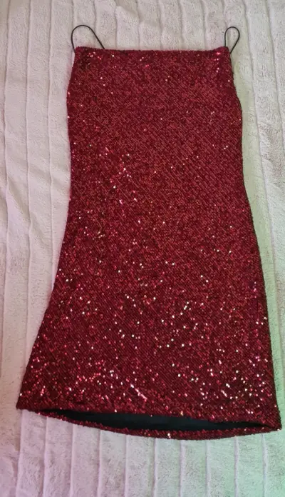 Vestido de lentejuelas rojo brillante - miniatura 3