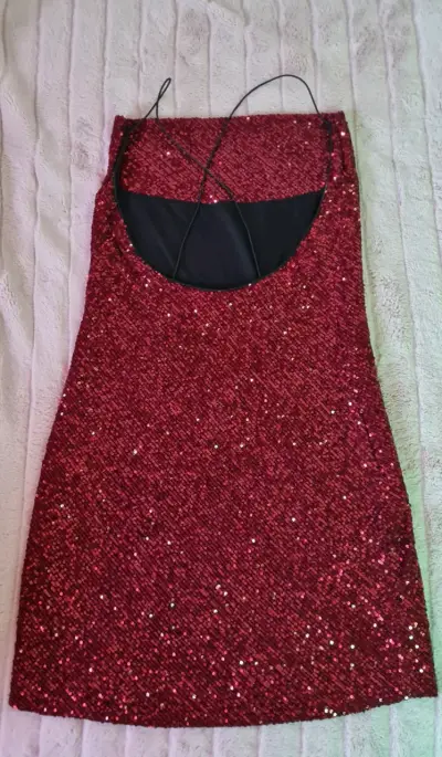 Vestido de lentejuelas rojo brillante - miniatura 4