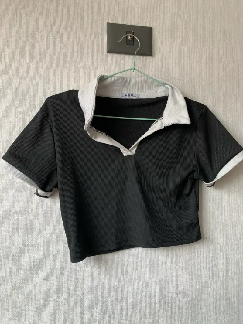 Lote de ropa Polera negra con cuello blanco Z&H - 1