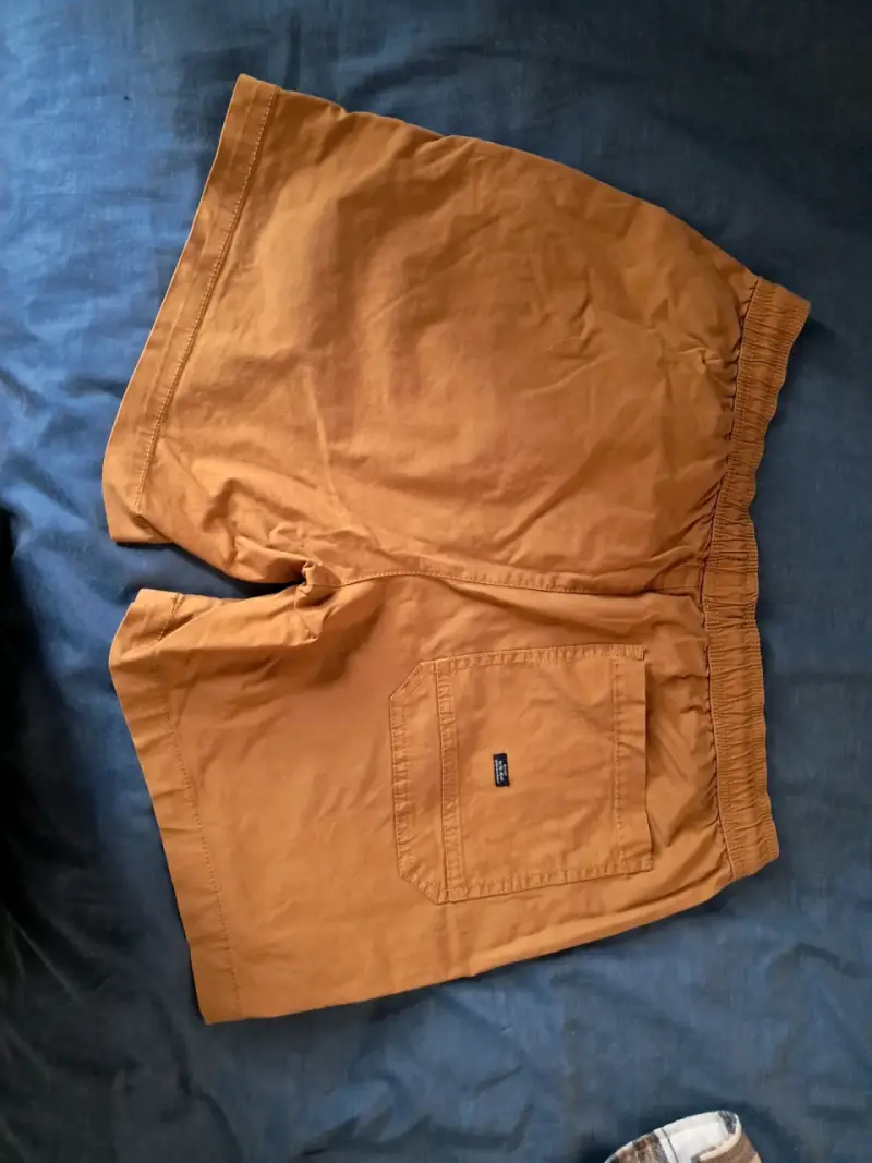 Shorts color camel para hombre Basement - 2