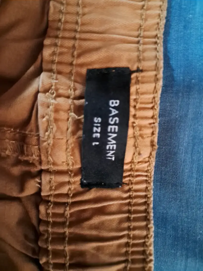 Shorts color camel para hombre Basement - 3
