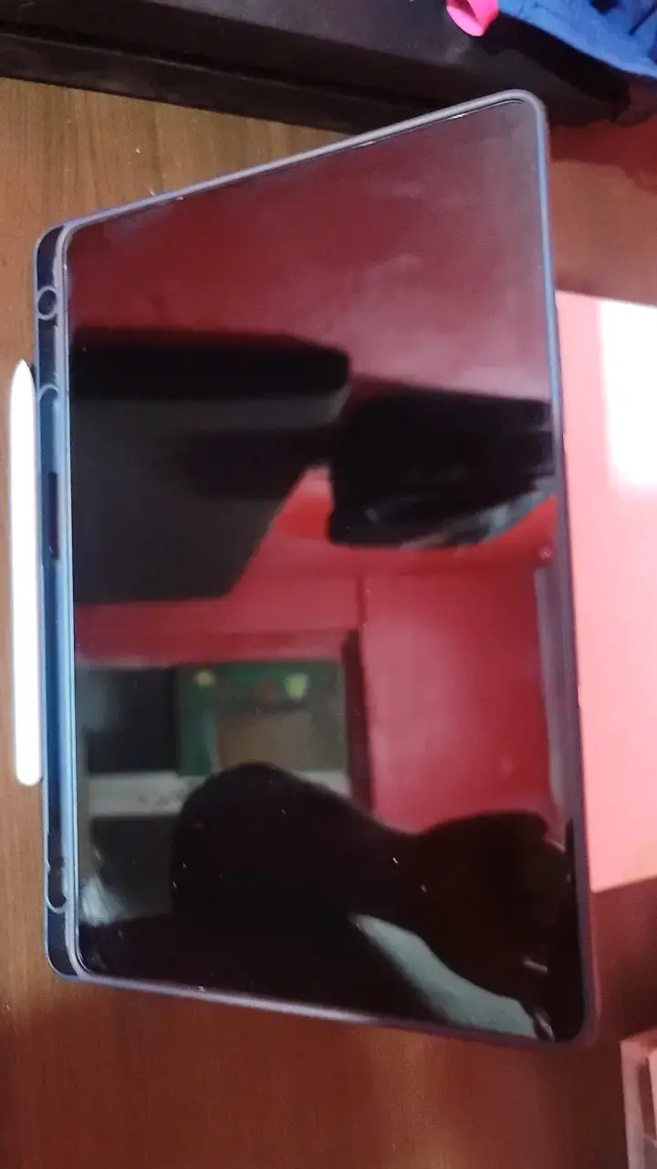 Tablet con lápiz óptico y funda protectora - 3
