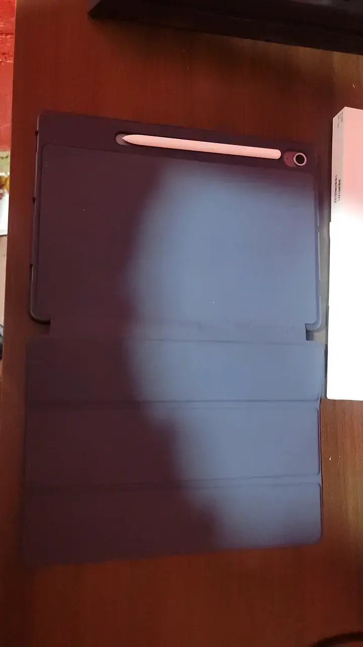 Tablet con lápiz óptico y funda protectora - 4