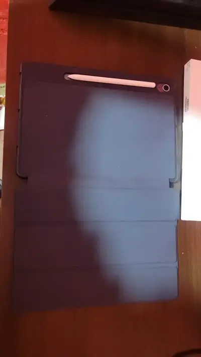 Tablet con lápiz óptico y funda protectora - miniatura 4