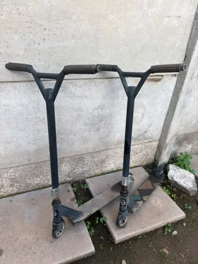 Scooter doble para niños en buen estado - miniatura 1