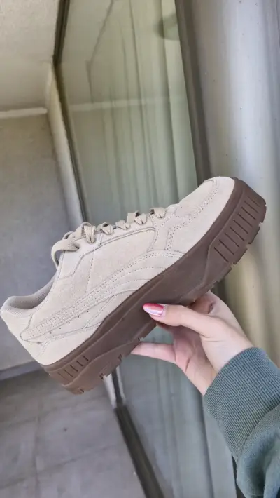 Zapatillas deportivas beige Puma para mujer - miniatura 1