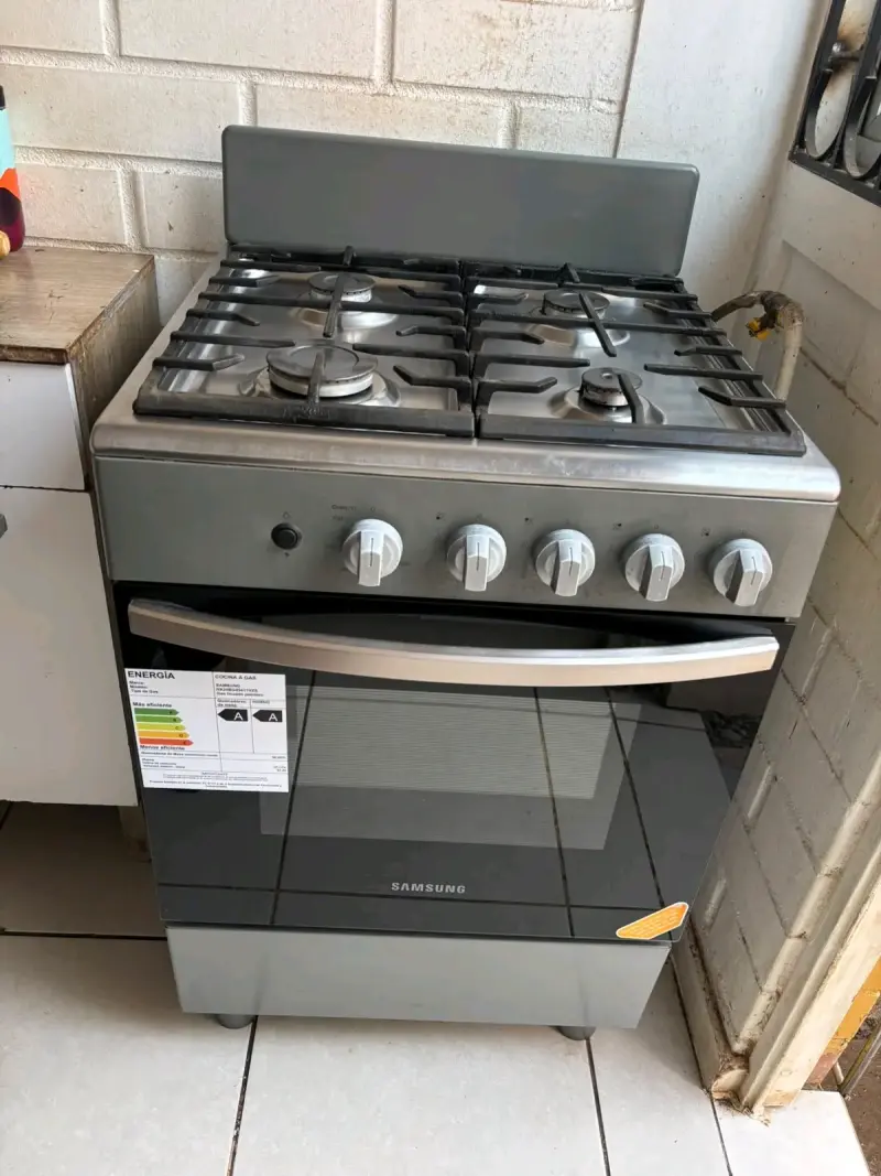 Cocina a gas Samsung de 4 quemadores - 2