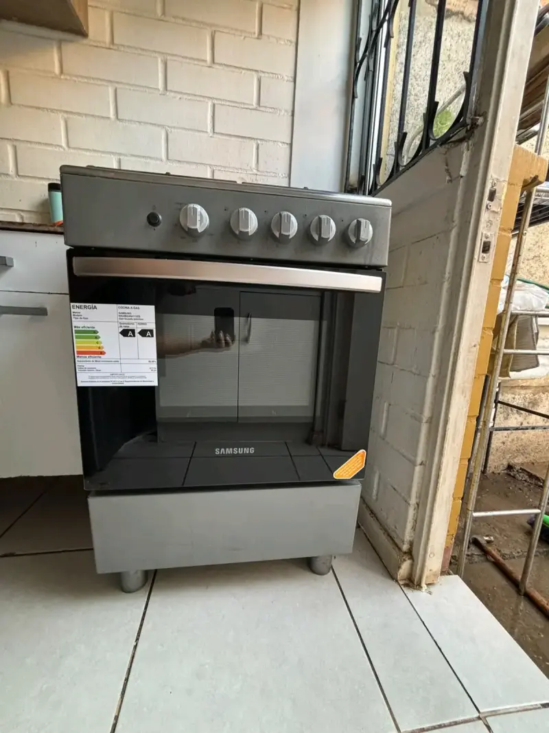 Cocina a gas Samsung de 4 quemadores - 4