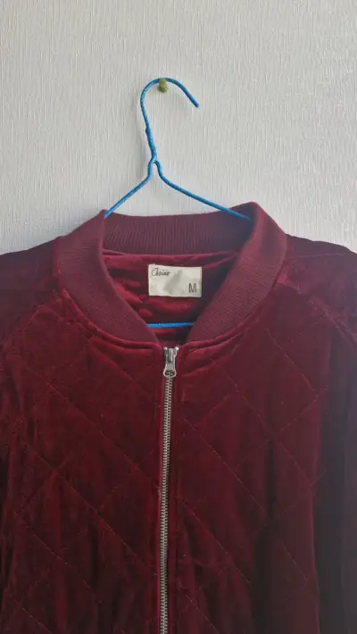 Chaqueta bomber de terciopelo burdeo para mujer - miniatura 2