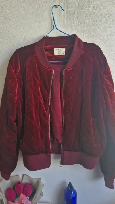 Chaqueta bomber de terciopelo burdeo para mujer - miniatura 3