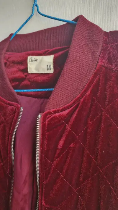Chaqueta bomber de terciopelo burdeo para mujer - miniatura 4