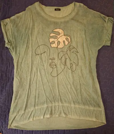 Polera verde con diseño artístico para mujer - miniatura 1