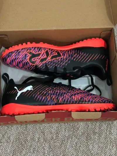 Zapatillas de fútbol Puma Future Z Play IT negras y rojas - miniatura 1