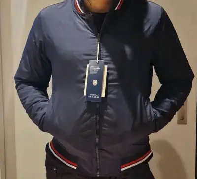 Chaqueta bomber azul marino con detalles tricolor - miniatura 1