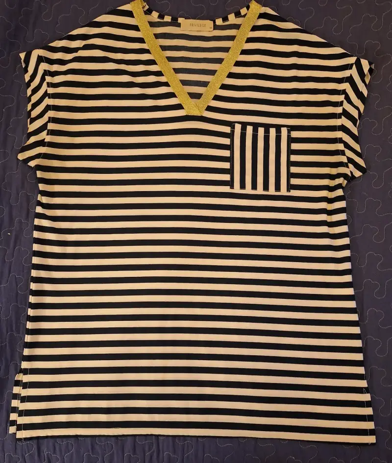 Polera a rayas Privilege con bolsillo