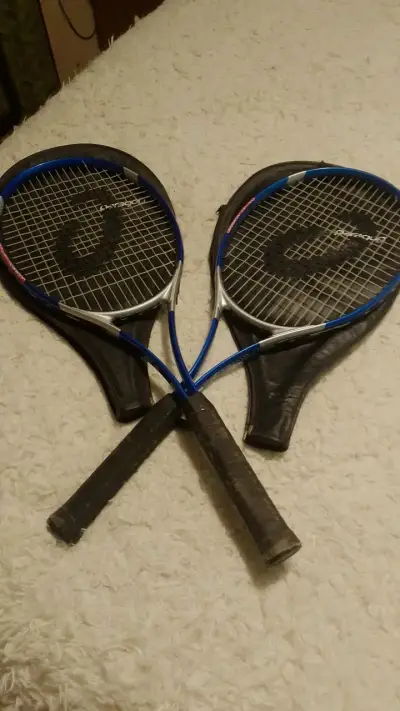 Par de raquetas de tenis con fundas - miniatura 1