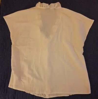 Blusa blanca con volantes Shein talla L - miniatura 3