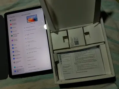 Tablet Lenovo Tab M10 con funda folio - miniatura 1
