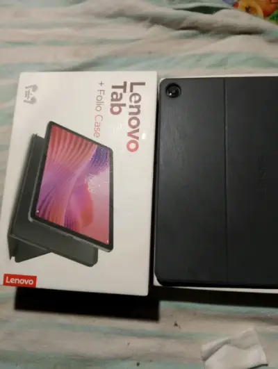 Tablet Lenovo Tab M10 con funda folio - miniatura 4