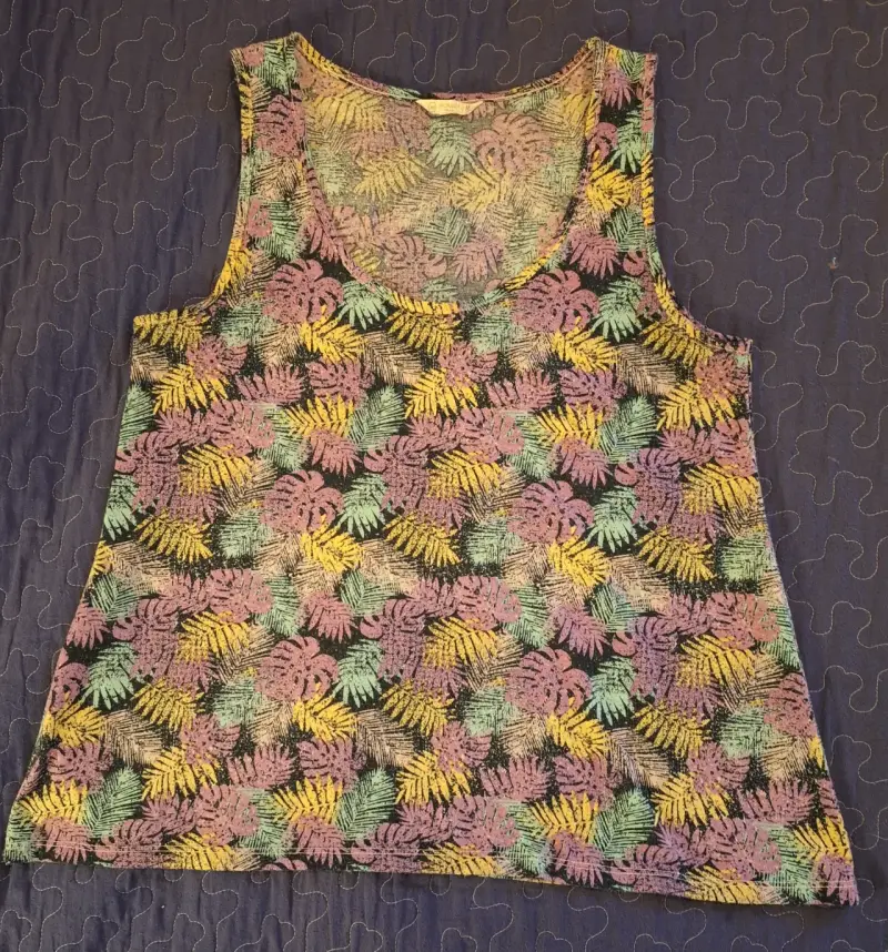 Polera sin mangas estampada tropical mujer talla M