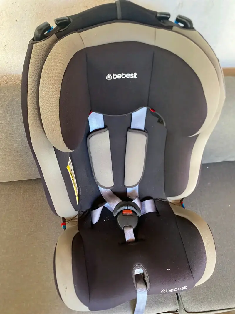 Silla de Auto Bebesit Negra y Gris - 2