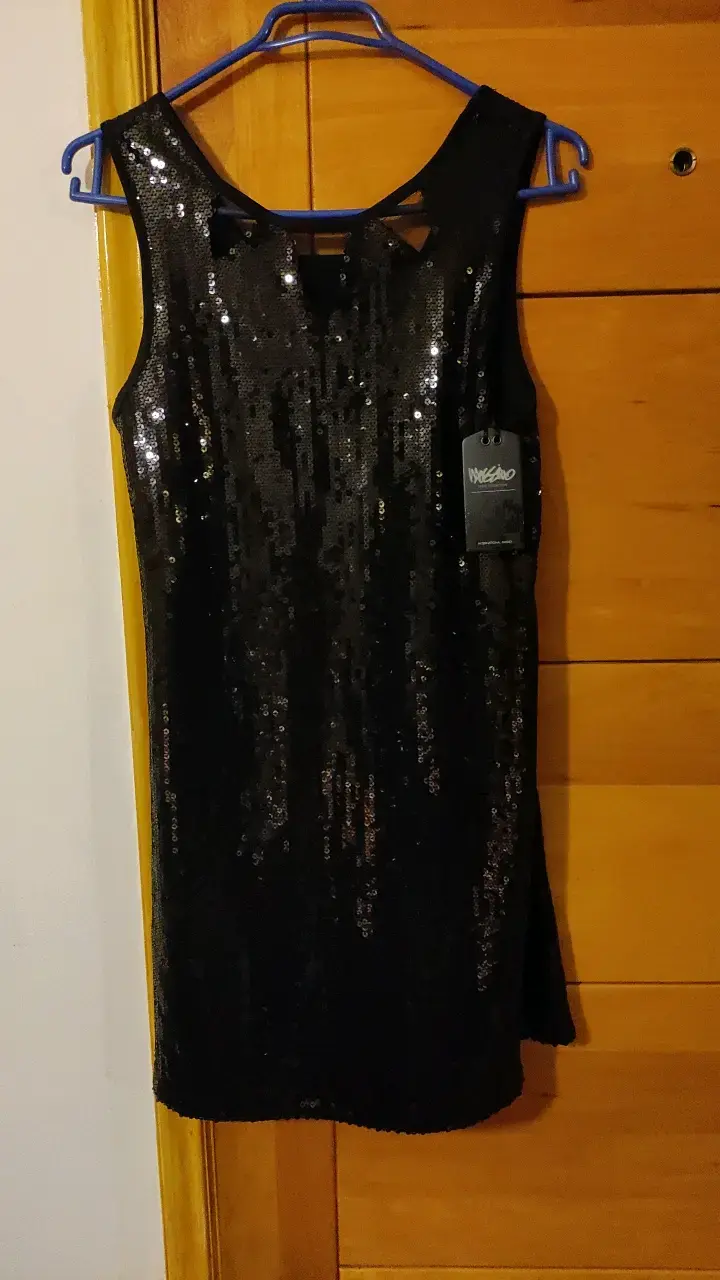 Vestido negro con lentejuelas Massimo Dutti