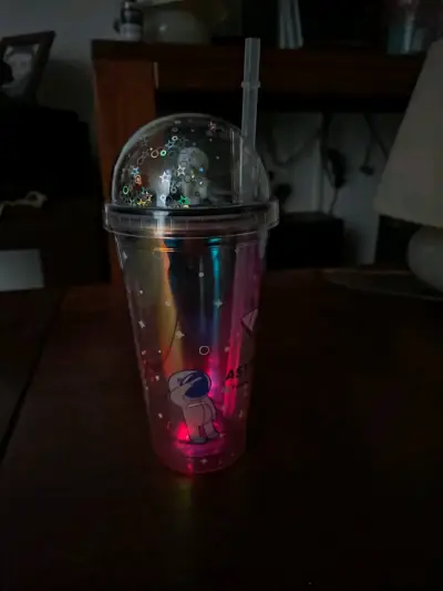 Vaso con luces LED y diseño de astronauta - miniatura 1