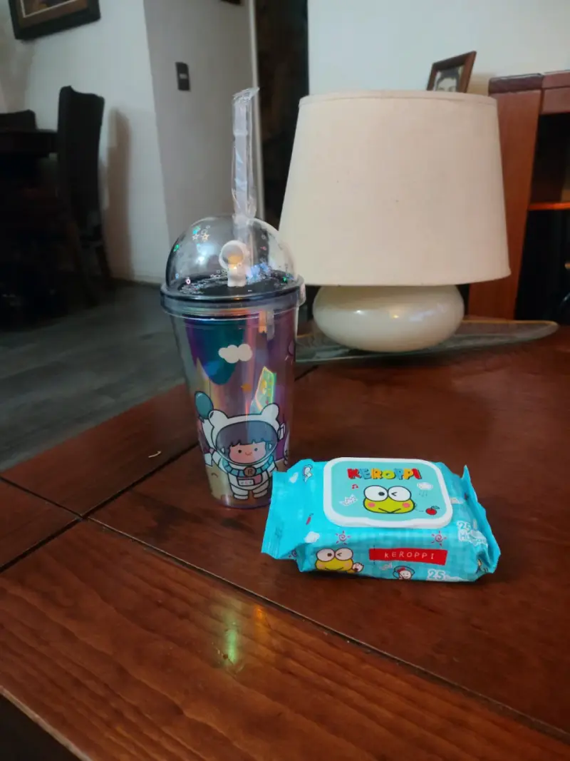 Vaso con luces LED y diseño de astronauta - 2