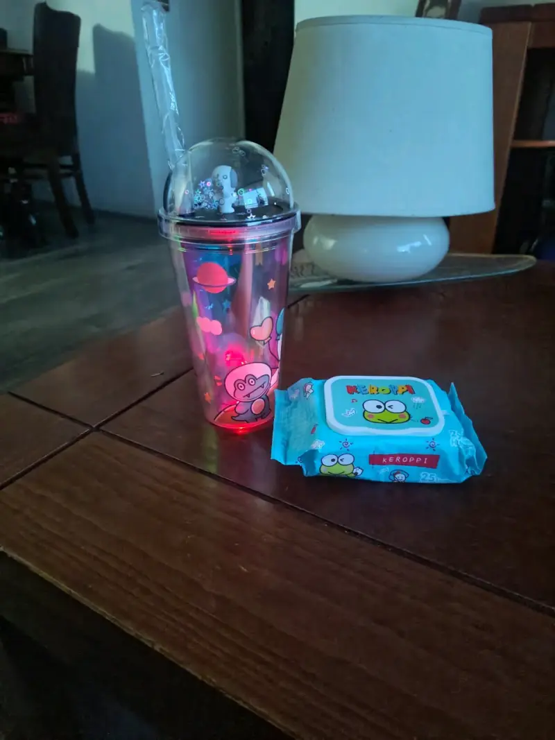 Vaso con luces LED y diseño de astronauta - 3