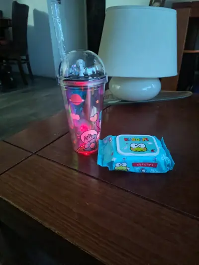 Vaso con luces LED y diseño de astronauta - miniatura 3
